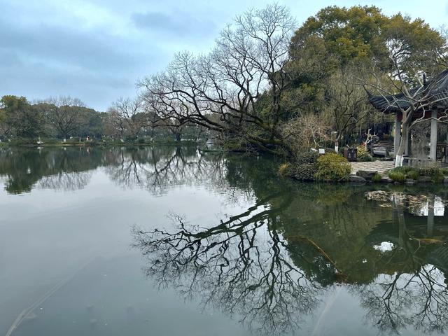 阴雨西湖